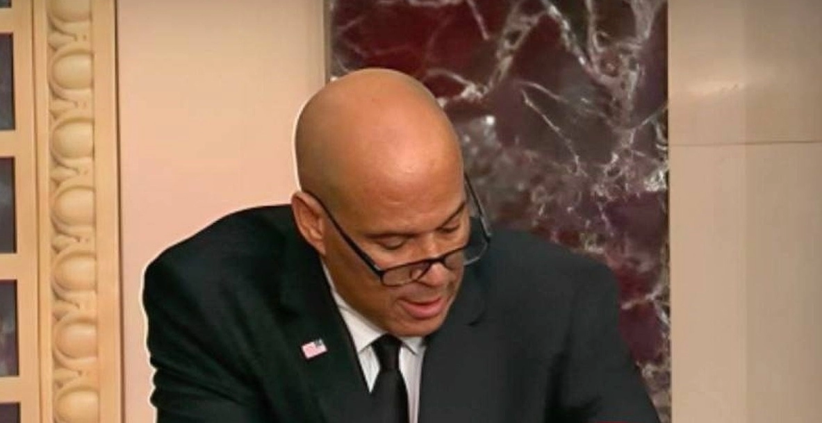Američki senator oborio rekord, 25 sati govorio protiv Trumpa
